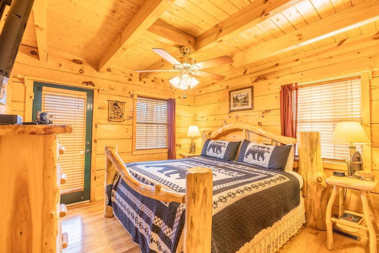 Moonshine Ridge Cabin With Hot Tub And Fire Pit Pigeon Forge Esterno foto
