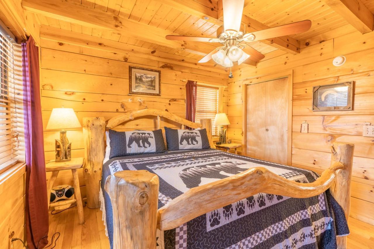 Moonshine Ridge Cabin With Hot Tub And Fire Pit Pigeon Forge Esterno foto