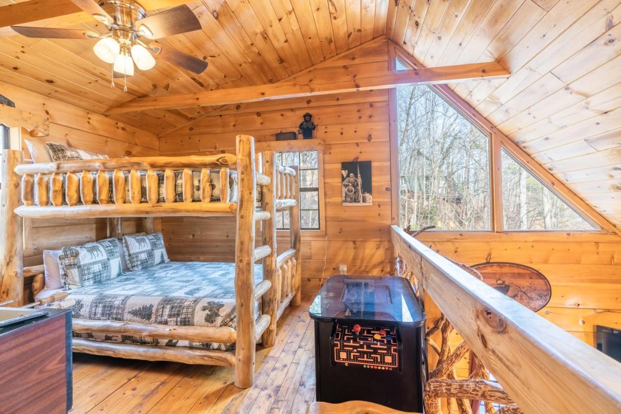 Moonshine Ridge Cabin With Hot Tub And Fire Pit Pigeon Forge Esterno foto