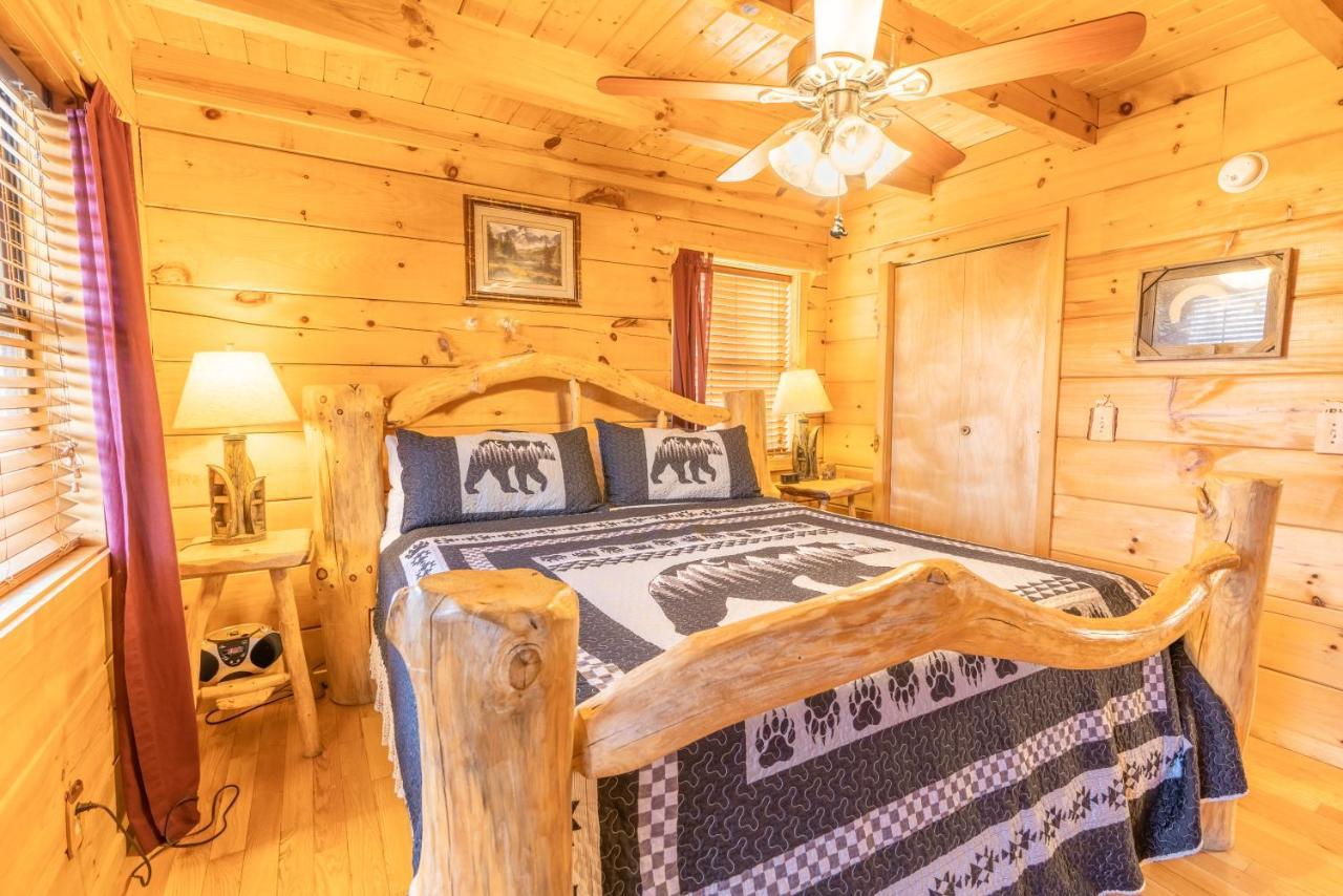 Moonshine Ridge Cabin With Hot Tub And Fire Pit Pigeon Forge Esterno foto